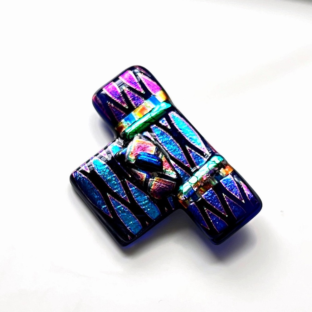 Kimono Brooch - Richly patterned dichroic fused glass Jewelry - Picture 3 of 8